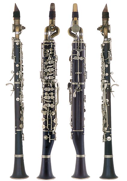 Différentes vues d'une clarinette à quarts de tons de Fritz Schüller (1883-1977).