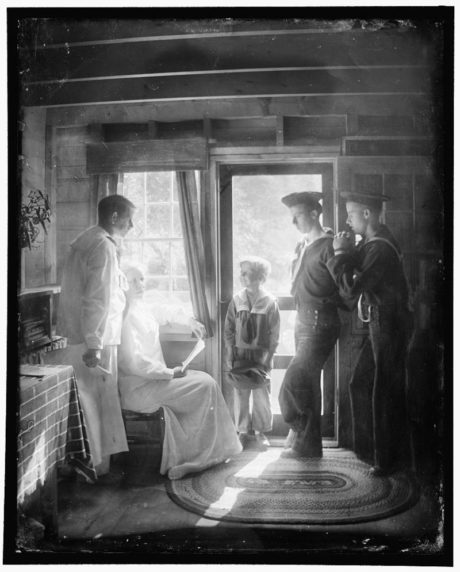 Gertrude Käsebier - The Clarence White Family in Maine (American photographer), 1913