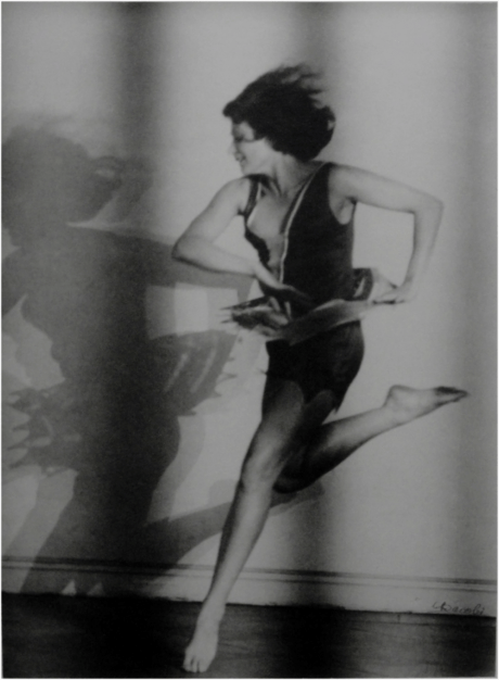 Lotte Jacobi - The dancer Claire Bauroff, Berlin, 1928. 