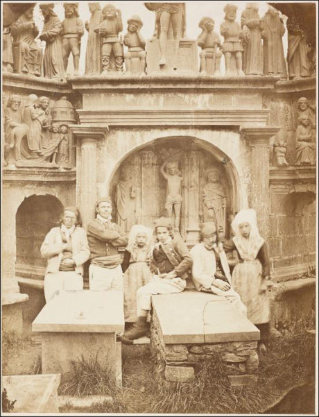 Geneviève Élisabeth Disdéri - Cimetière de Plougastel avec un groupe de paysans - 1856