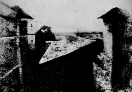 Point de vue du Gras, la plus ancienne photographie conservée, réalisée par Nicéphore Niépce en 1827.