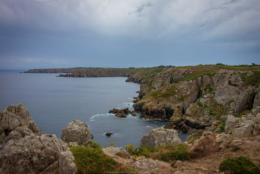 Bretagne, Finistère, Douarnenez, Pors Loubous, Brocéliande, Val sans Retour, Morgane, Ankou, Arthurien, photographie noir et blanc, épaves bretonnes, musique celtique, Alan Stivell, Anatole Le Braz, légende bretonne, art multimédia, photographie de voyage, mer, vagues, lande, mythologie celtique.