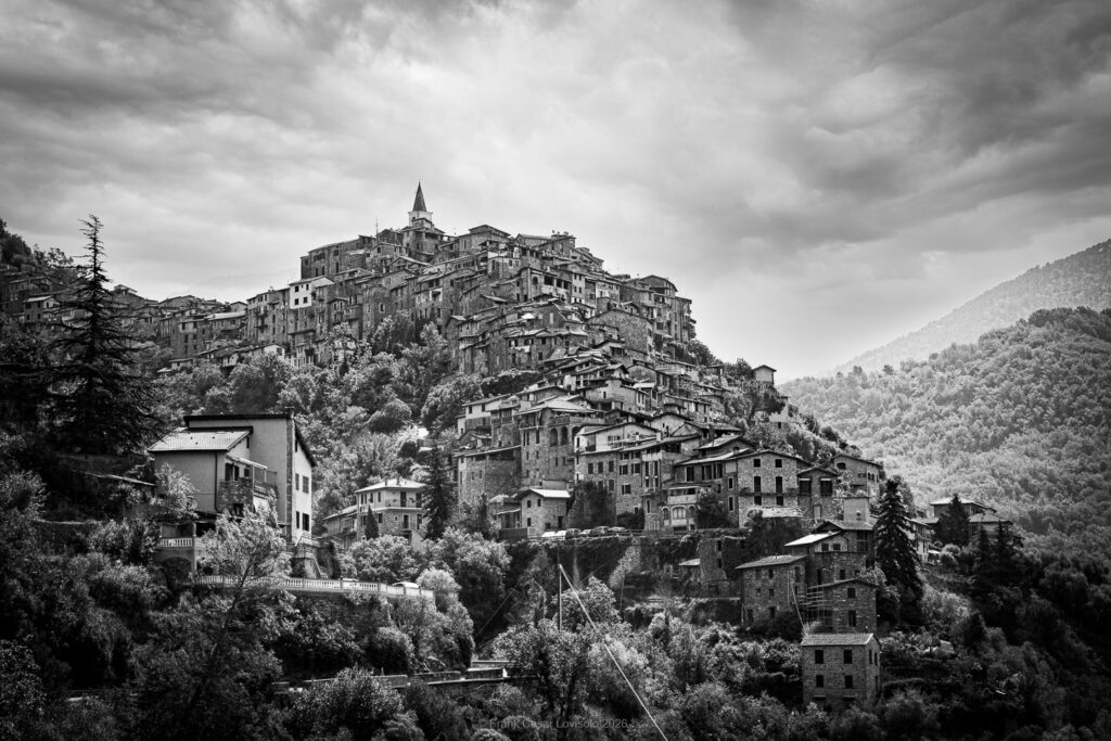 Apricale et Bajardo - Italie - Frank César LOVISOLO - Découvrez Apricale et Bajardo, deux magnifiques villages médiévaux de Ligurie ( Italie ).