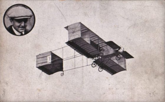 Anvers Henri Rougier lors d’un meeting aérien de 1909 sur “Voisin”